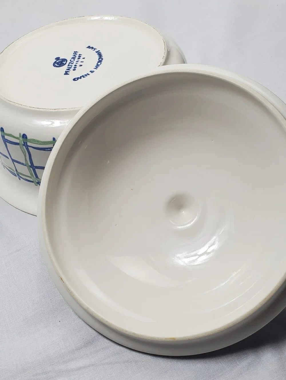 Pfaltzgraff Cloverhill Plaid 2.5 Quart 9 x 4 Covered Round Casserole Dish w/Lid